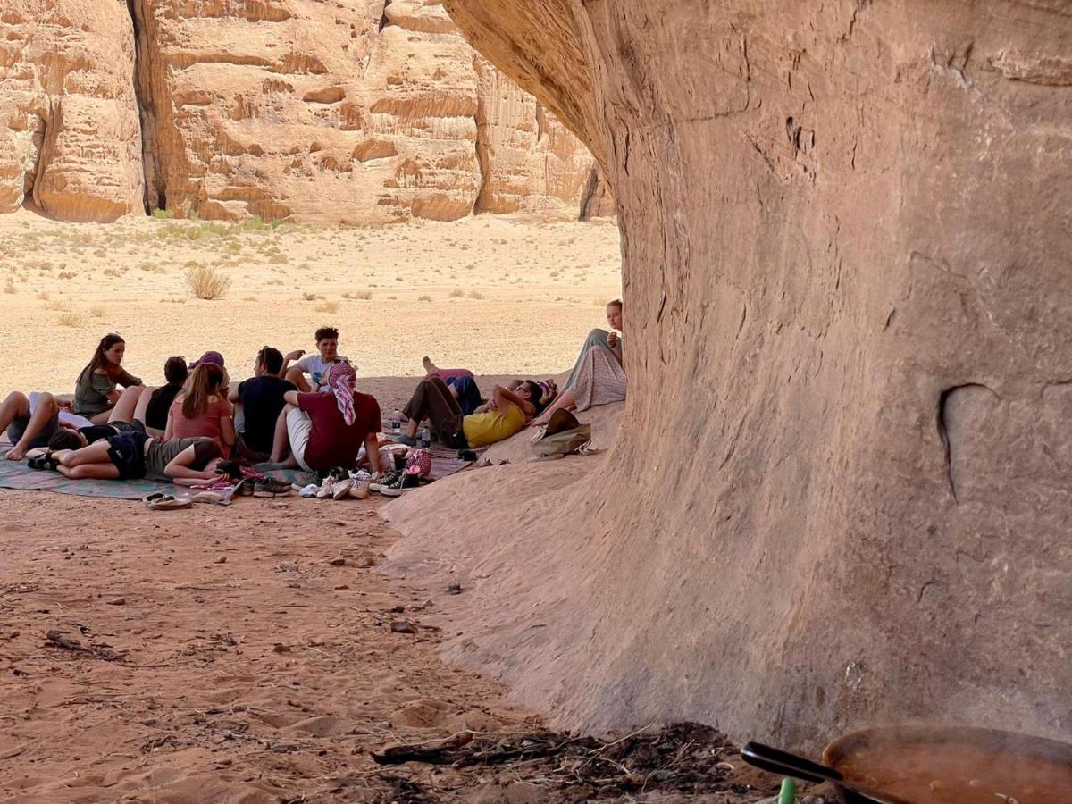 Wadi Rum Bedouin Tour With A Camp エクステリア 写真