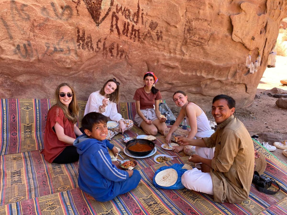 Wadi Rum Bedouin Tour With A Camp エクステリア 写真