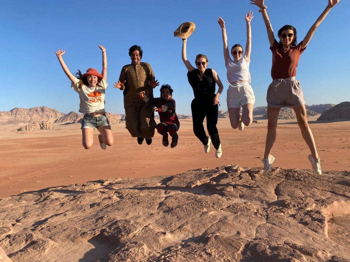 Wadi Rum Bedouin Tour With A Camp エクステリア 写真