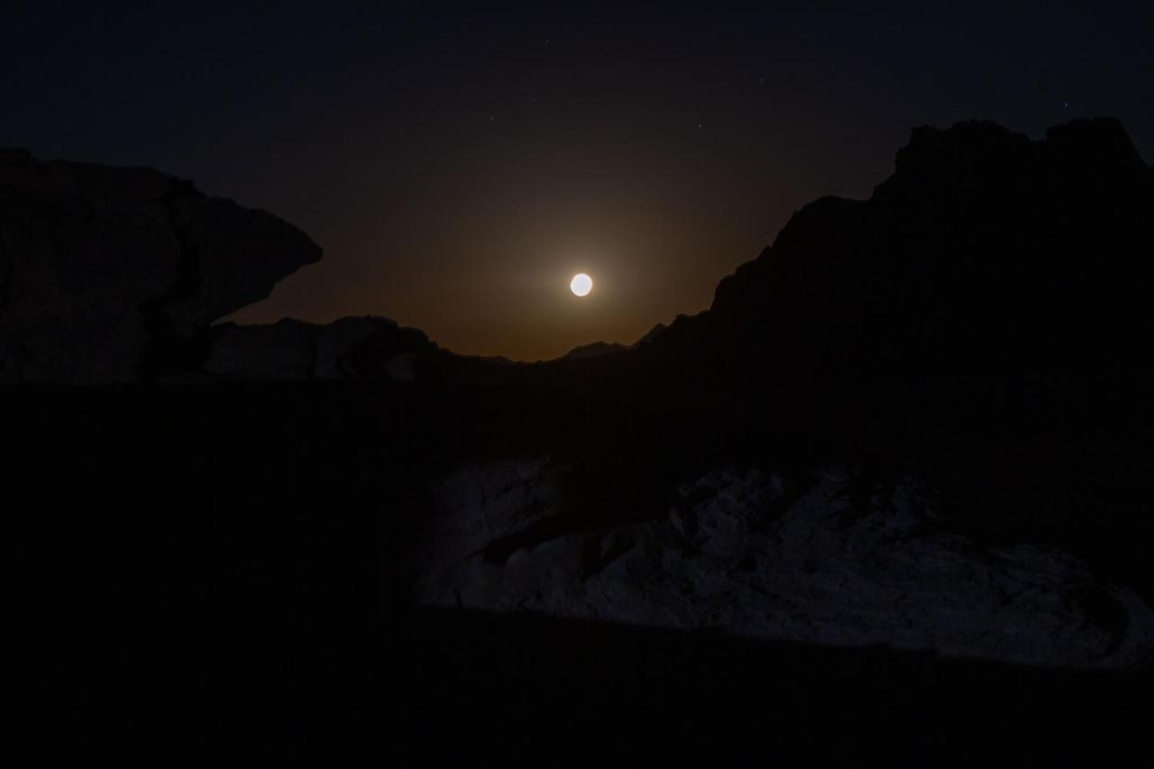Wadi Rum Bedouin Tour With A Camp エクステリア 写真