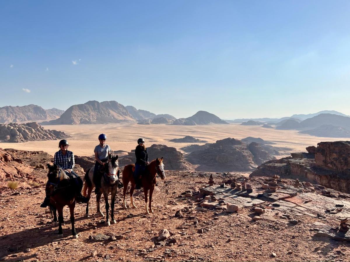 Wadi Rum Bedouin Tour With A Camp エクステリア 写真