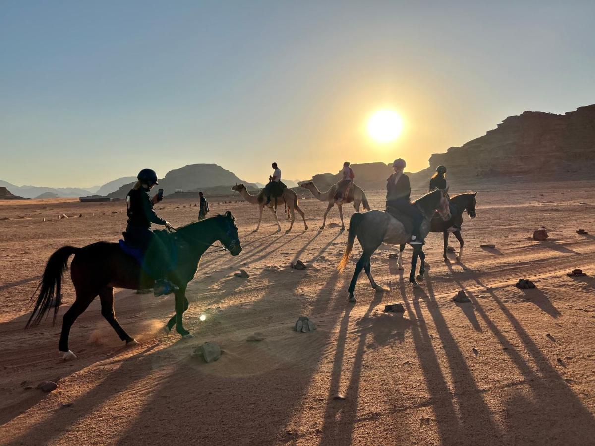 Wadi Rum Bedouin Tour With A Camp エクステリア 写真