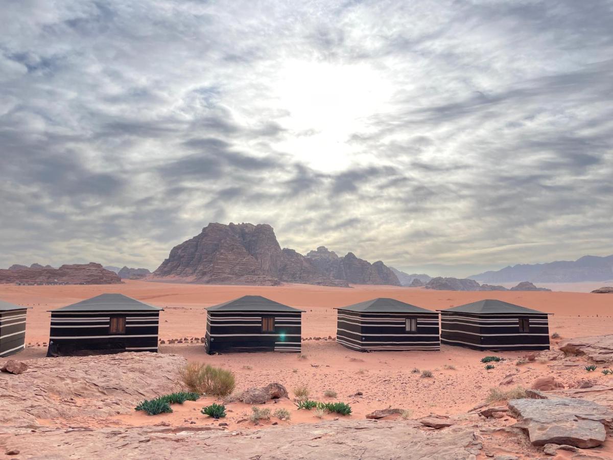 Wadi Rum Bedouin Tour With A Camp エクステリア 写真