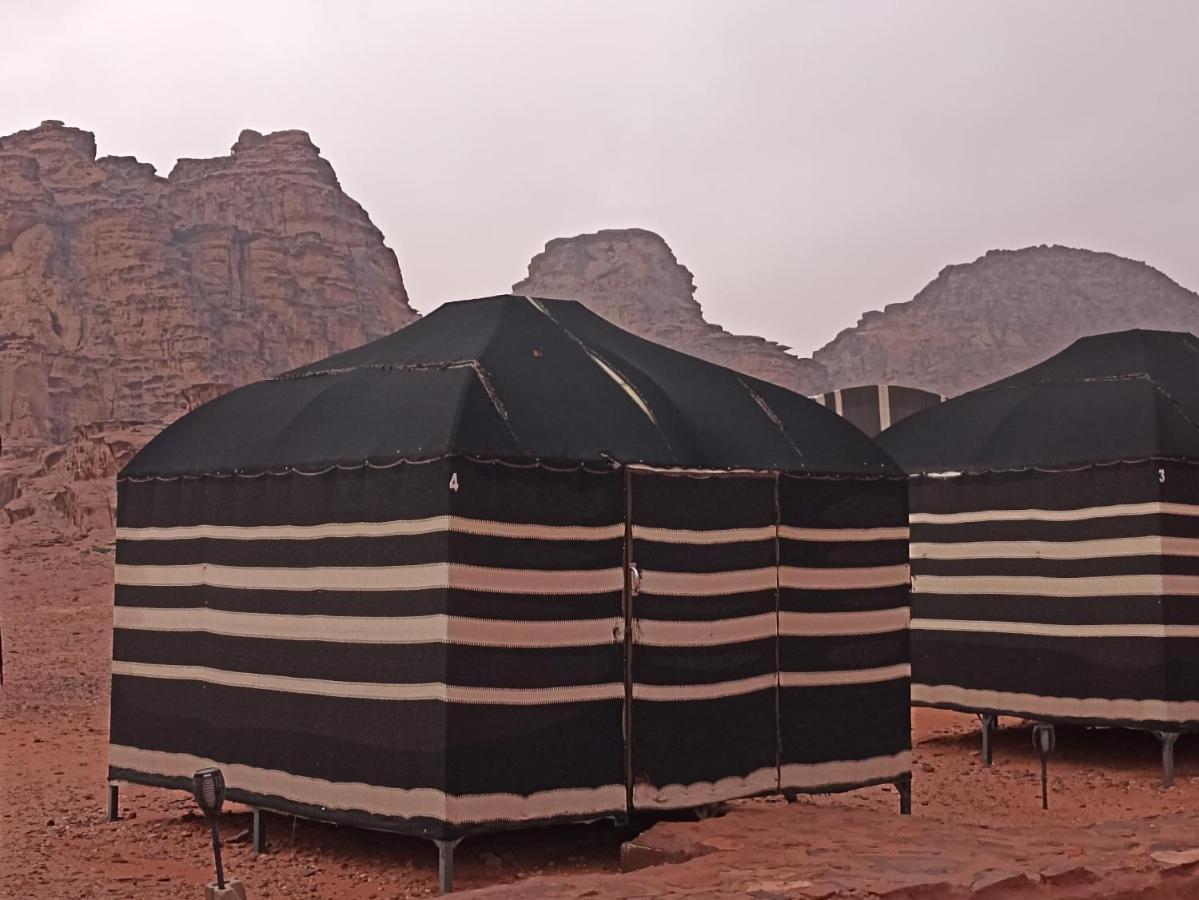 Wadi Rum Bedouin Tour With A Camp エクステリア 写真