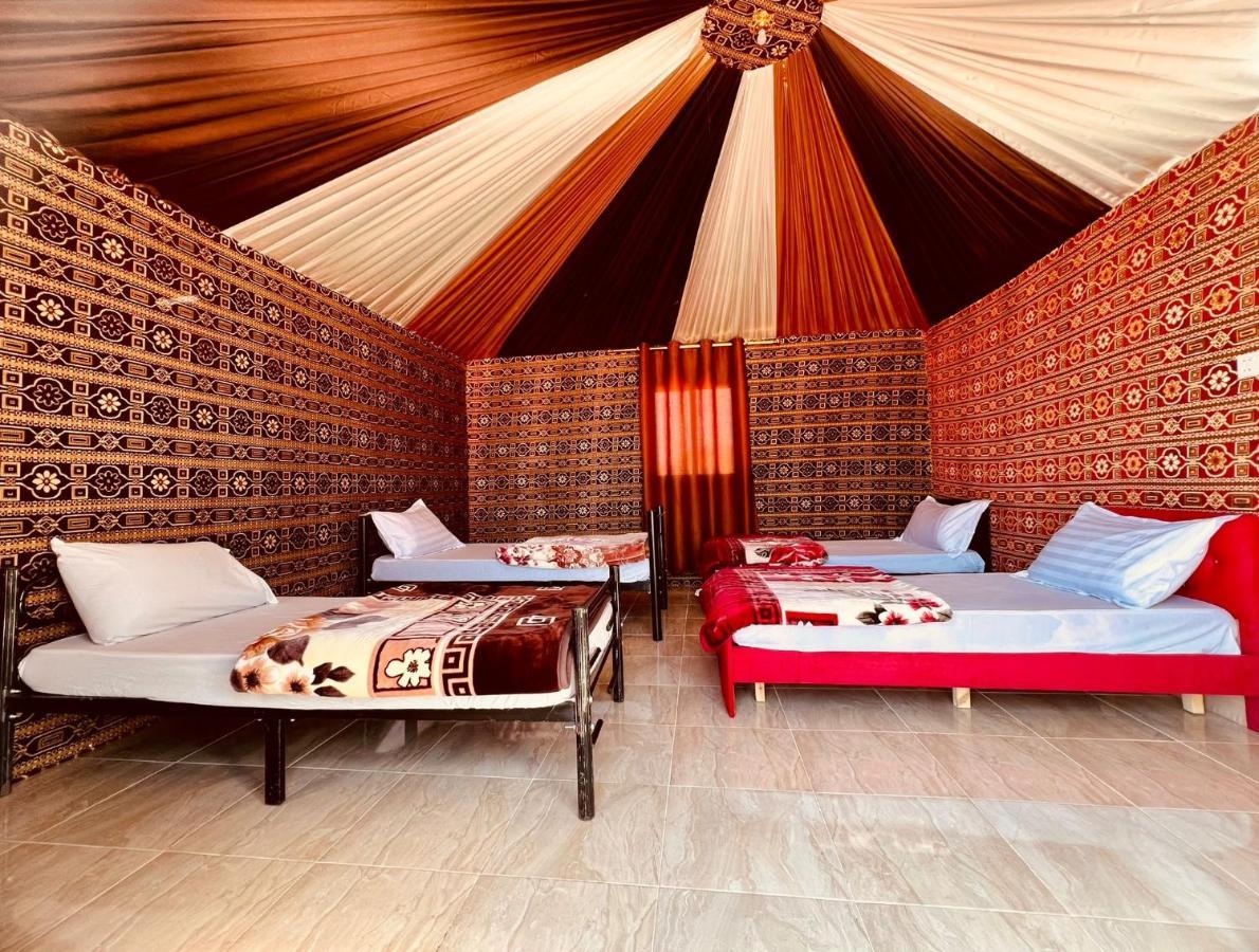 Wadi Rum Bedouin Tour With A Camp エクステリア 写真