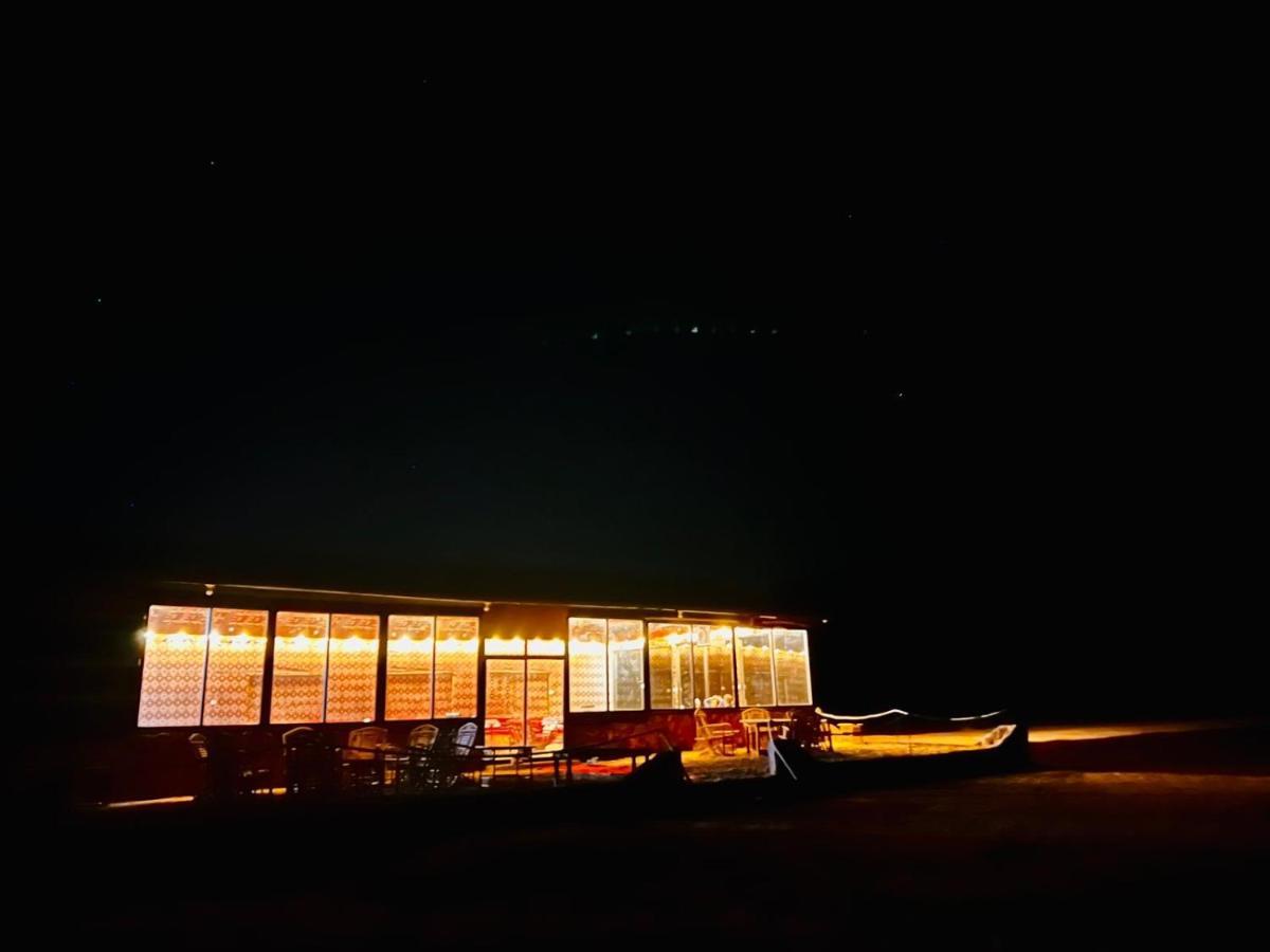 Wadi Rum Bedouin Tour With A Camp エクステリア 写真