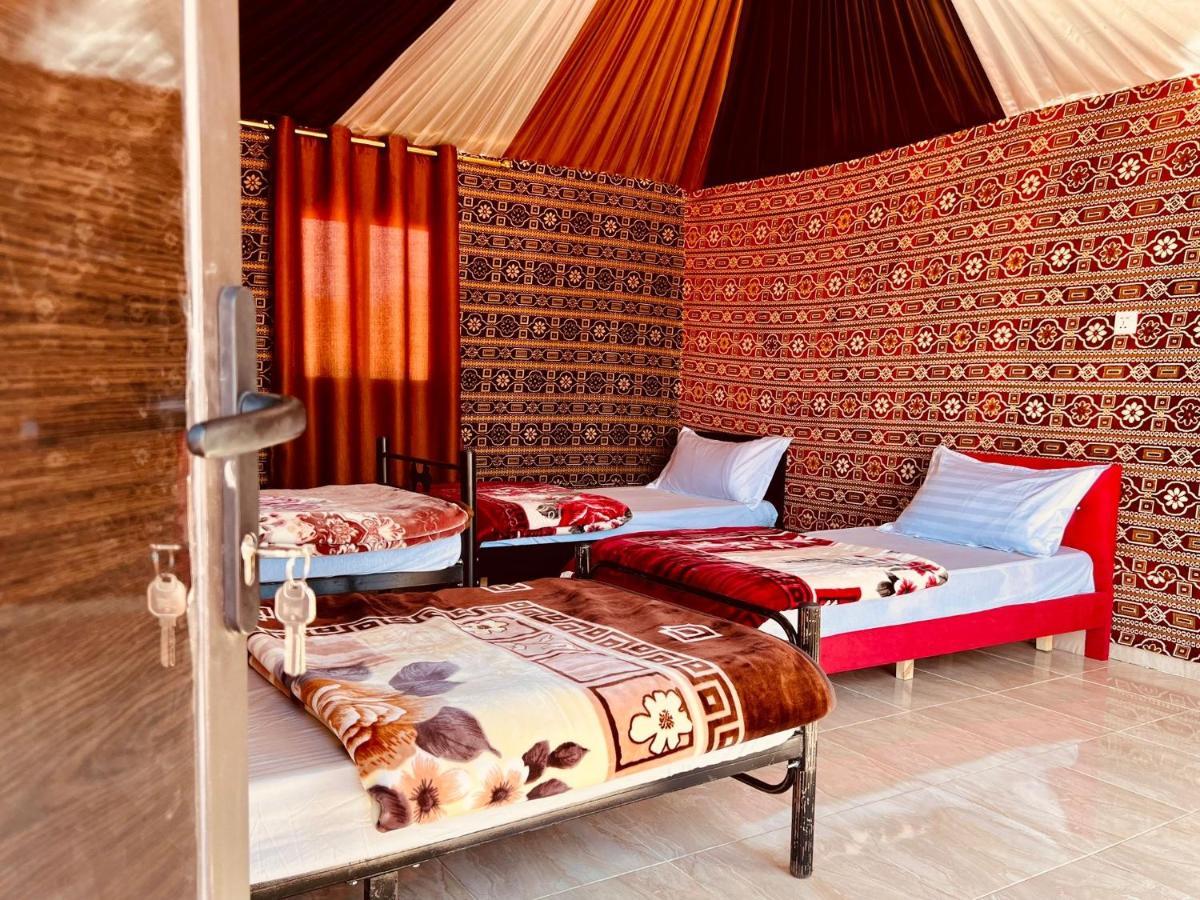 Wadi Rum Bedouin Tour With A Camp エクステリア 写真